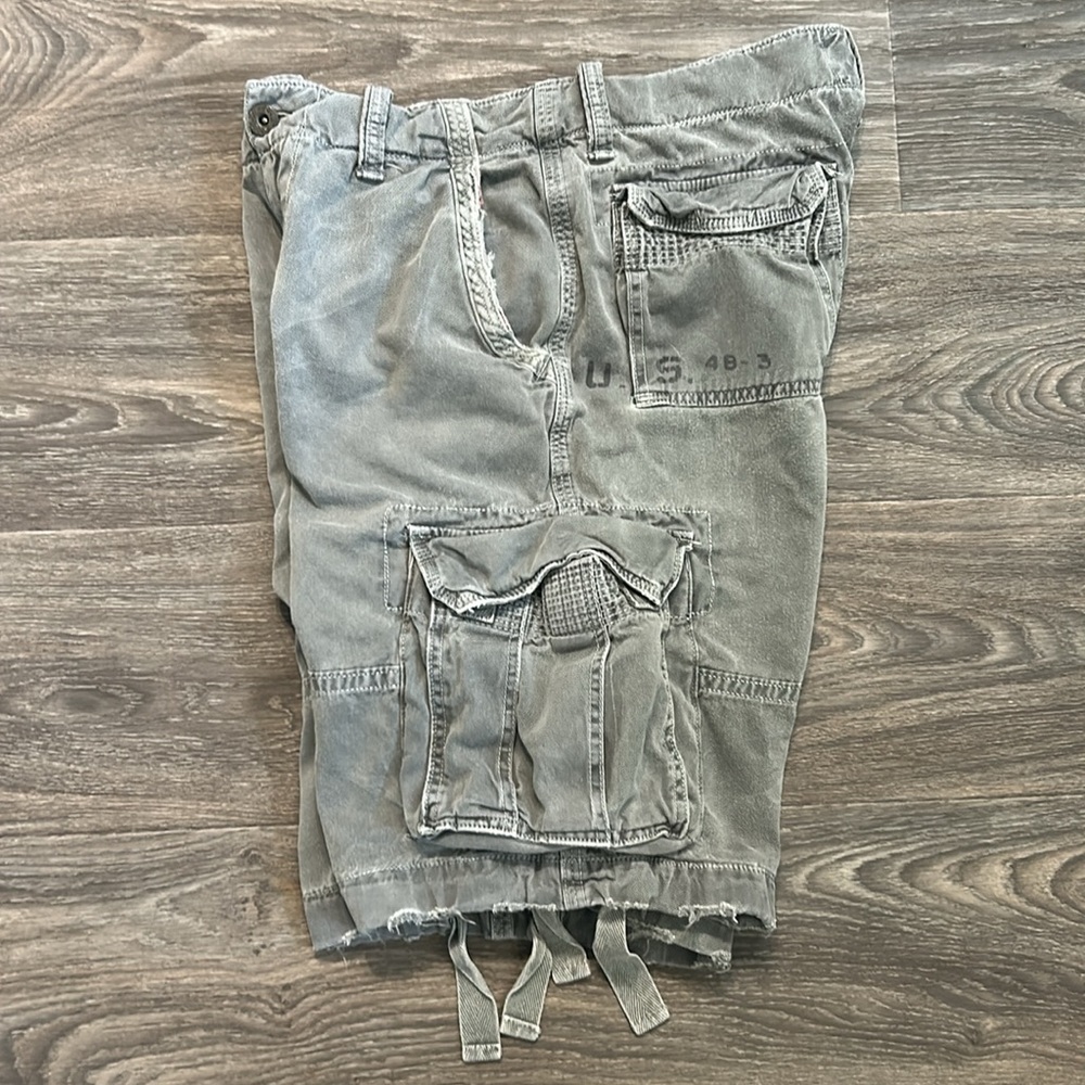 American Eagle Cargo Shorts Classic Utility Short Gray Green Y2K 90s Size 33 - Picture 9 of 10